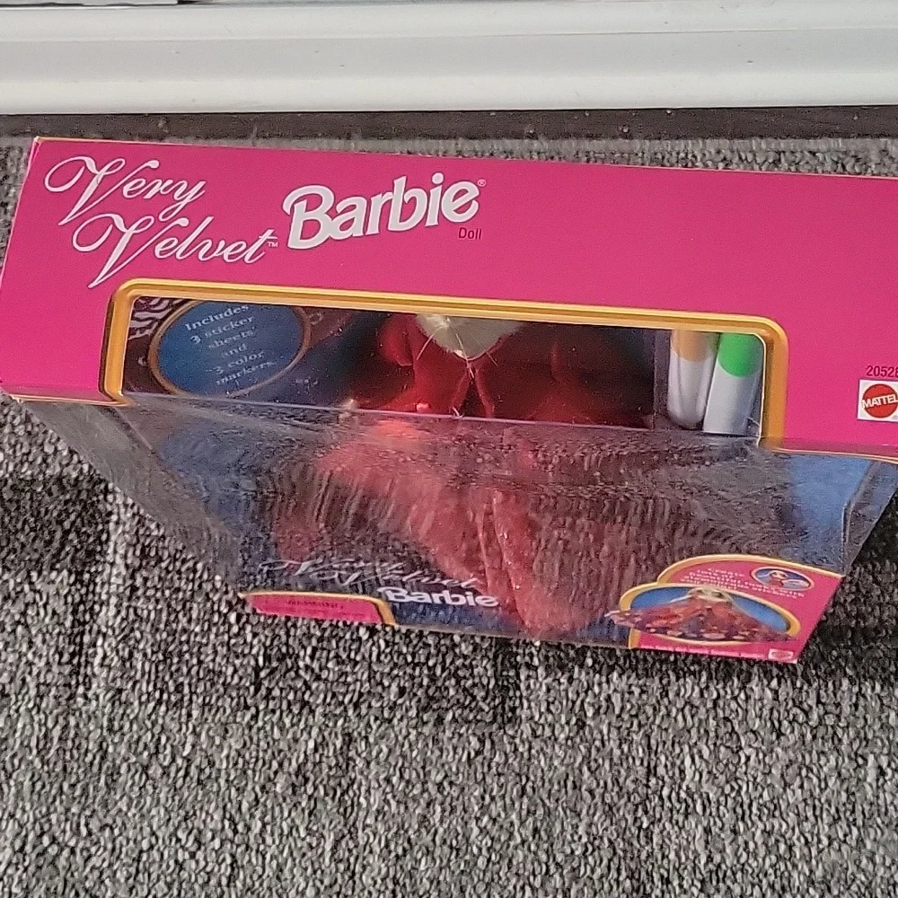 Very Velvet Barbie - Picture 7 of 7